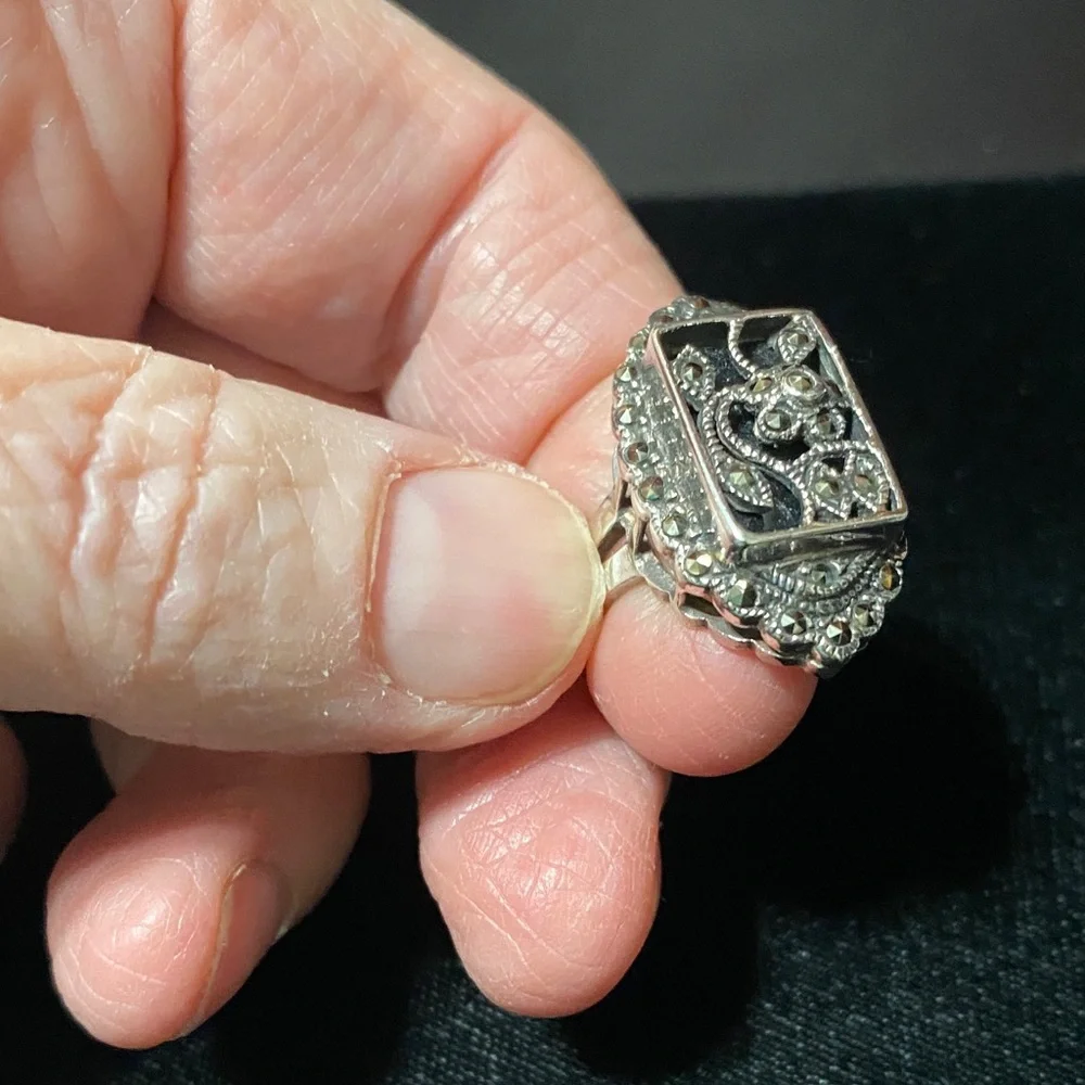 Vintage 925 MR sterling silver onyx gemstone marcasite Floral Ring